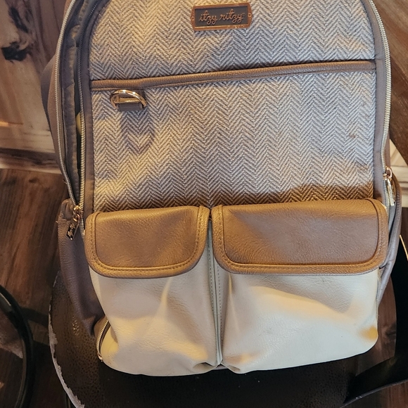 Itzy ritzy Diaper bag - Picture 2 of 4